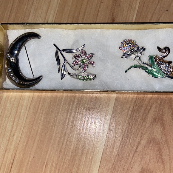 Delicate silver pins - Picture 2 of 4